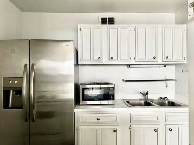 4343 N Clarendon Avenue 2613, Chicago, IL 60613