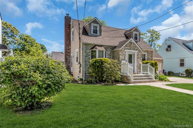1395 Exeter Street, North Baldwin, NY 11510