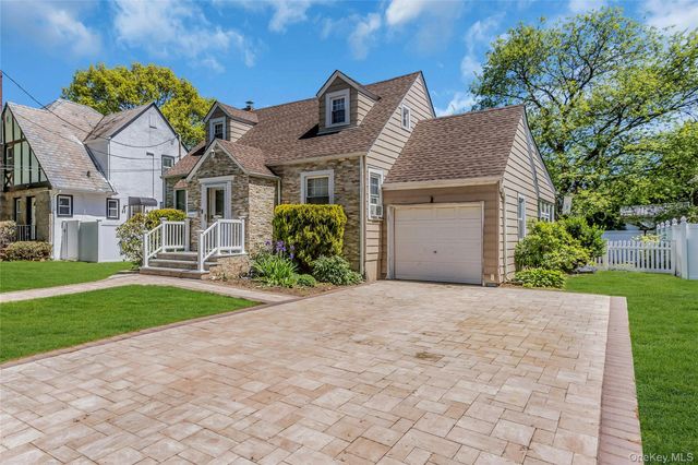 1395 Exeter Street, North Baldwin, NY 11510