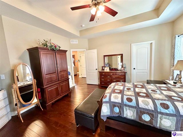 202 Sangria Drive, Vine Grove, KY 40175