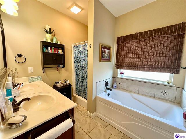 202 Sangria Drive, Vine Grove, KY 40175