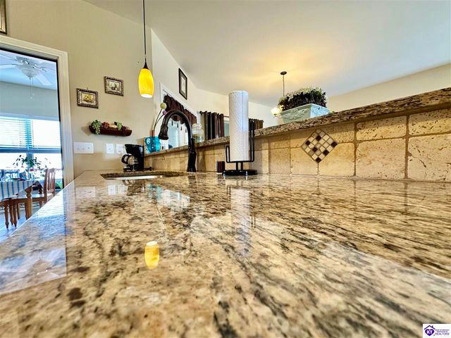 202 Sangria Drive, Vine Grove, KY 40175