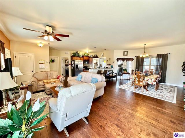 202 Sangria Drive, Vine Grove, KY 40175