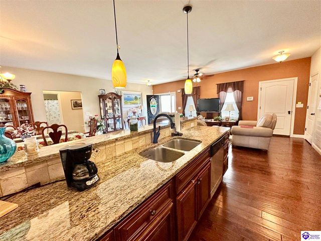 202 Sangria Drive, Vine Grove, KY 40175