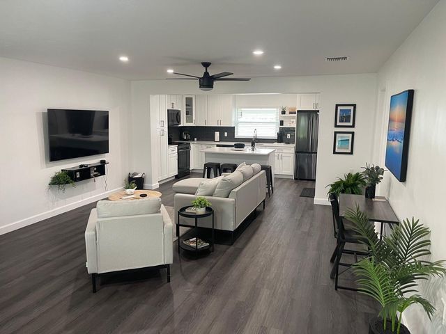 1523 Berkshire Avenue, Jupiter, FL 33469