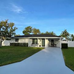 1523 Berkshire Avenue, Jupiter, FL 33469