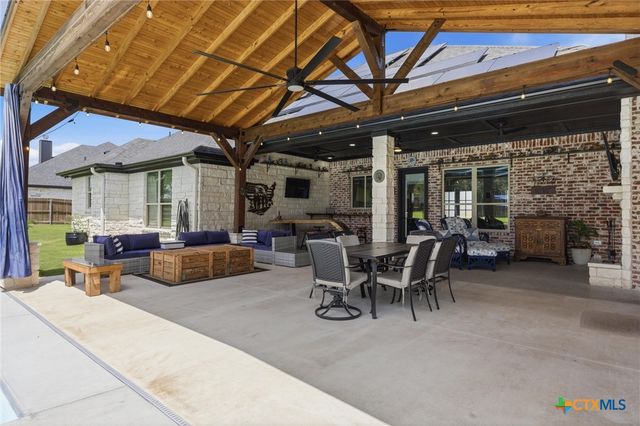 11205 Golden Eagle Avenue, Salado, TX 76571