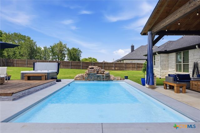 11205 Golden Eagle Avenue, Salado, TX 76571