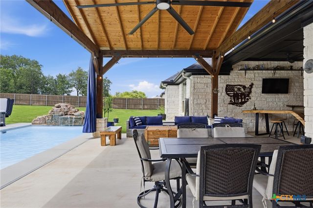 11205 Golden Eagle Avenue, Salado, TX 76571