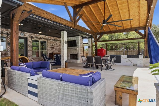 11205 Golden Eagle Avenue, Salado, TX 76571