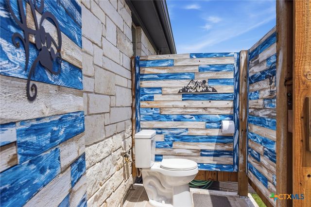 11205 Golden Eagle Avenue, Salado, TX 76571