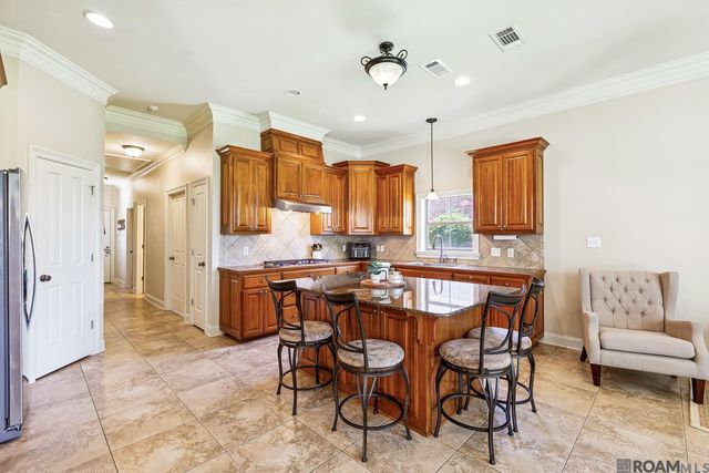 8910 Glenfield Dr, Saint George, LA 70809
