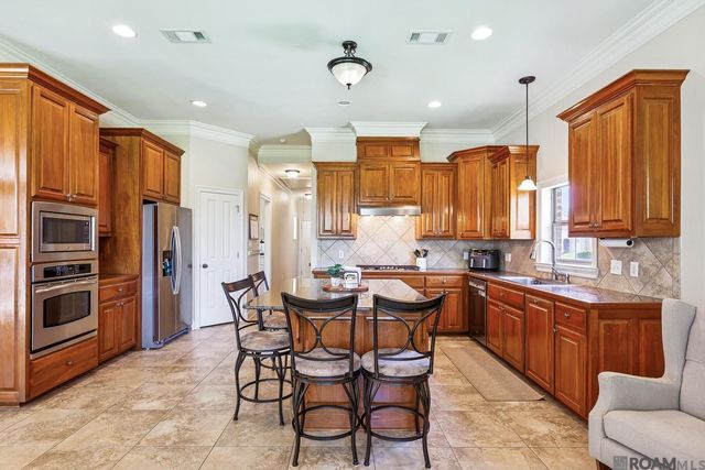 8910 Glenfield Dr, Saint George, LA 70809