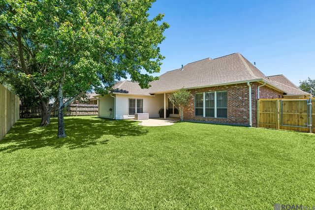 8910 Glenfield Dr, Saint George, LA 70809