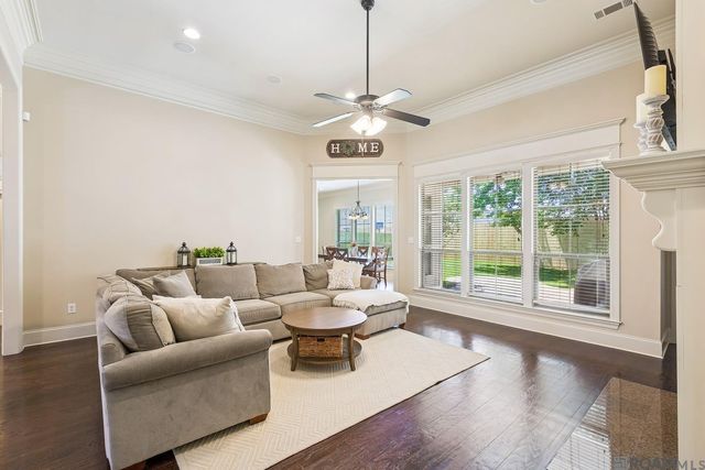 8910 Glenfield Dr, Saint George, LA 70809