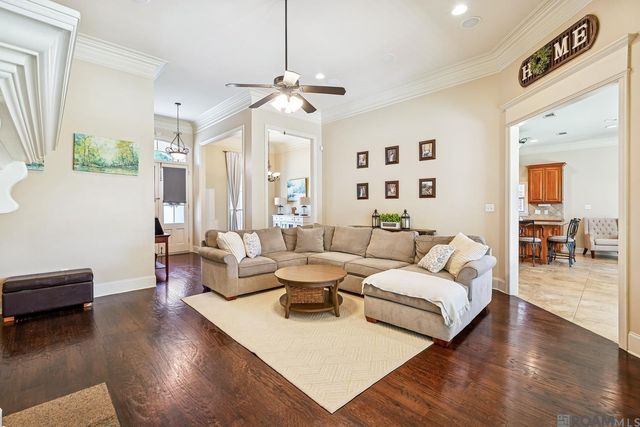 8910 Glenfield Dr, Saint George, LA 70809