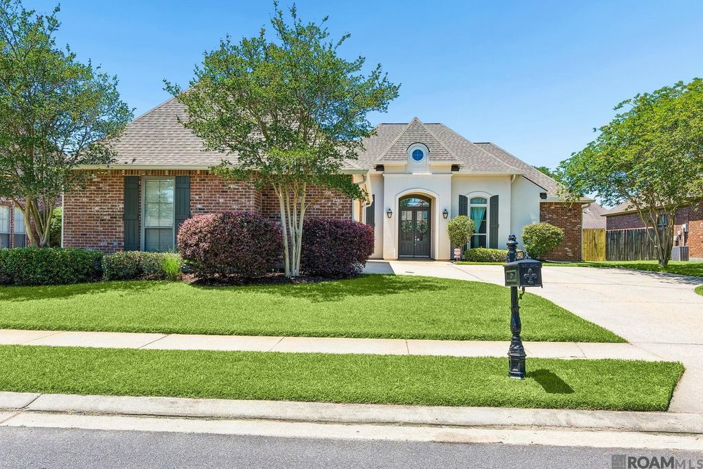 8910 Glenfield Dr, Saint George, LA 70809