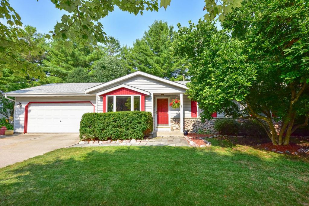 W200N16485 Pine DRIVE, Jackson, WI 53037