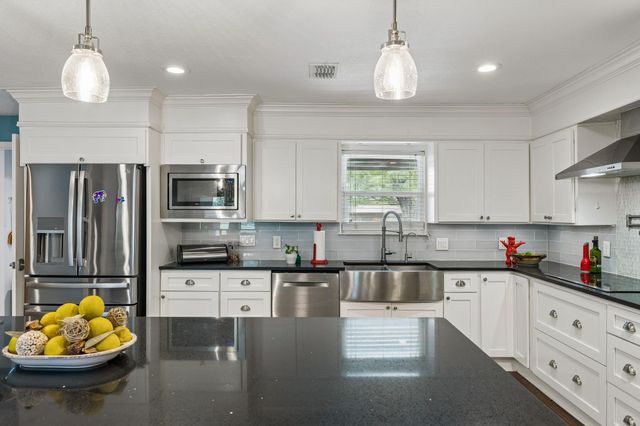 12747 Burson DR, Manchaca, TX 78652