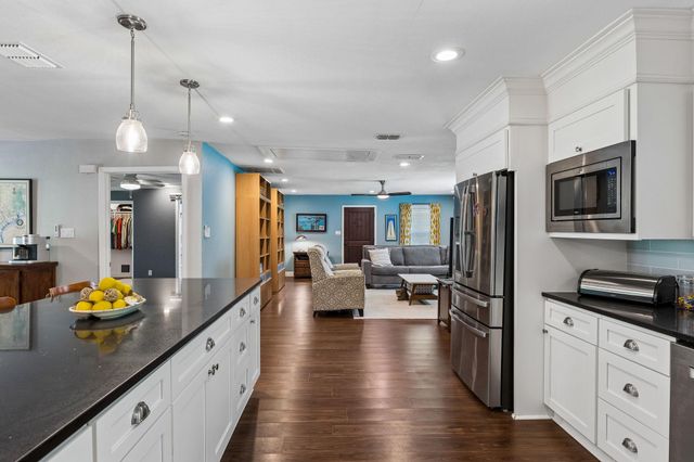 12747 Burson DR, Manchaca, TX 78652