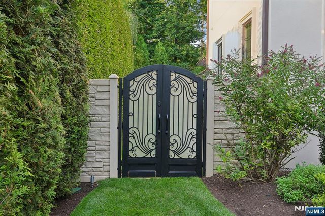 47 Rutgers Street, Closter, NJ 07624