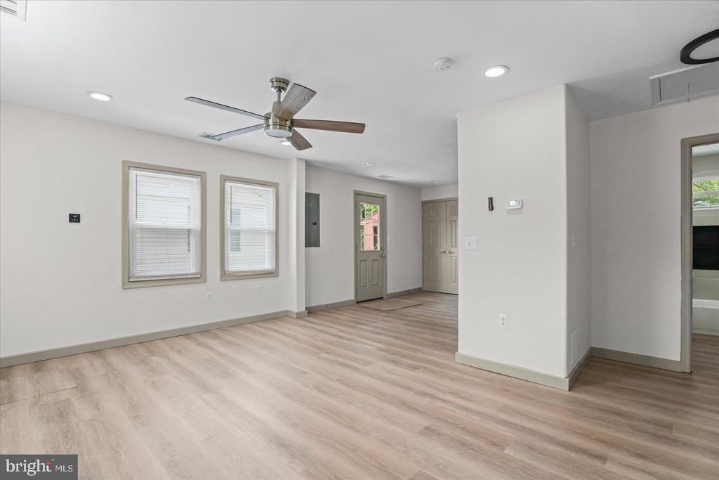 Image 10 of property listing at 1812 KITTYHAWK RD, Baltimore, MD 21221