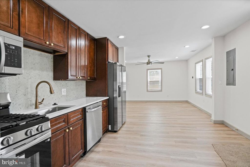 Image 15 of property listing at 1812 KITTYHAWK RD, Baltimore, MD 21221