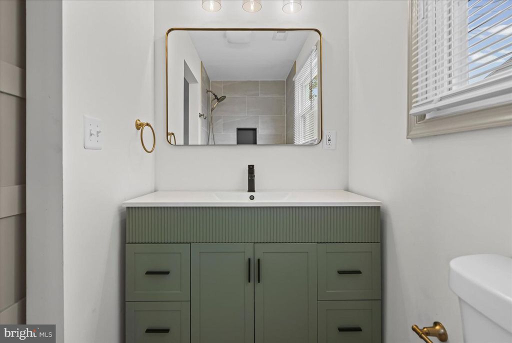 Image 20 of property listing at 1812 KITTYHAWK RD, Baltimore, MD 21221