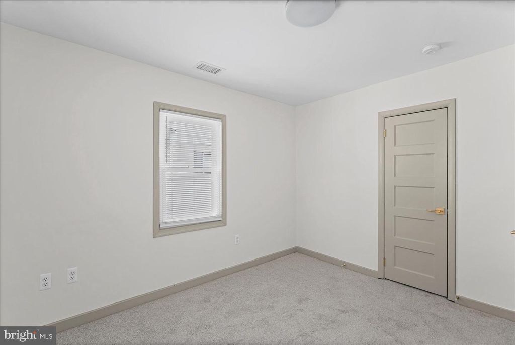 Image 27 of property listing at 1812 KITTYHAWK RD, Baltimore, MD 21221