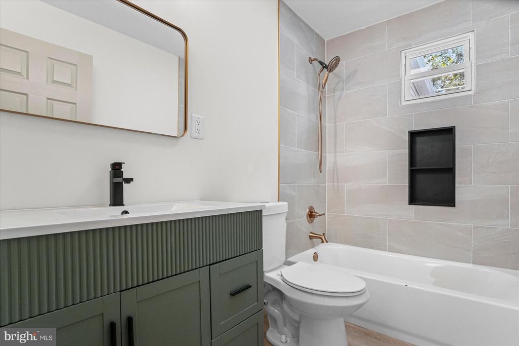 Image 28 of property listing at 1812 KITTYHAWK RD, Baltimore, MD 21221
