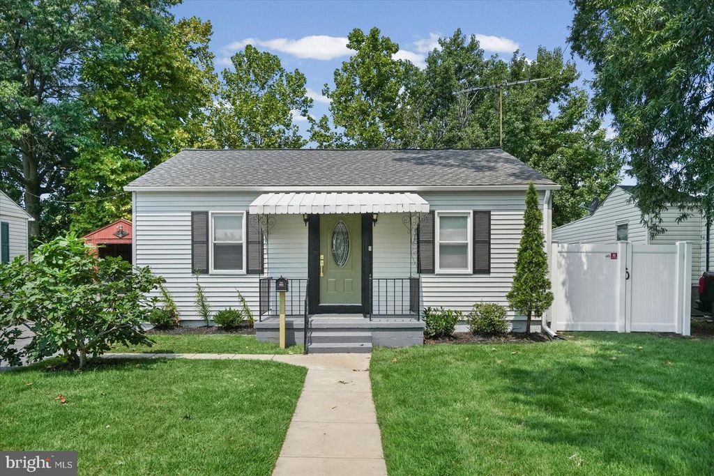 Image 3 of property listing at 1812 KITTYHAWK RD, Baltimore, MD 21221