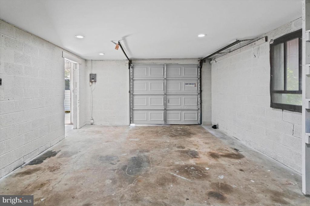 Image 31 of property listing at 1812 KITTYHAWK RD, Baltimore, MD 21221