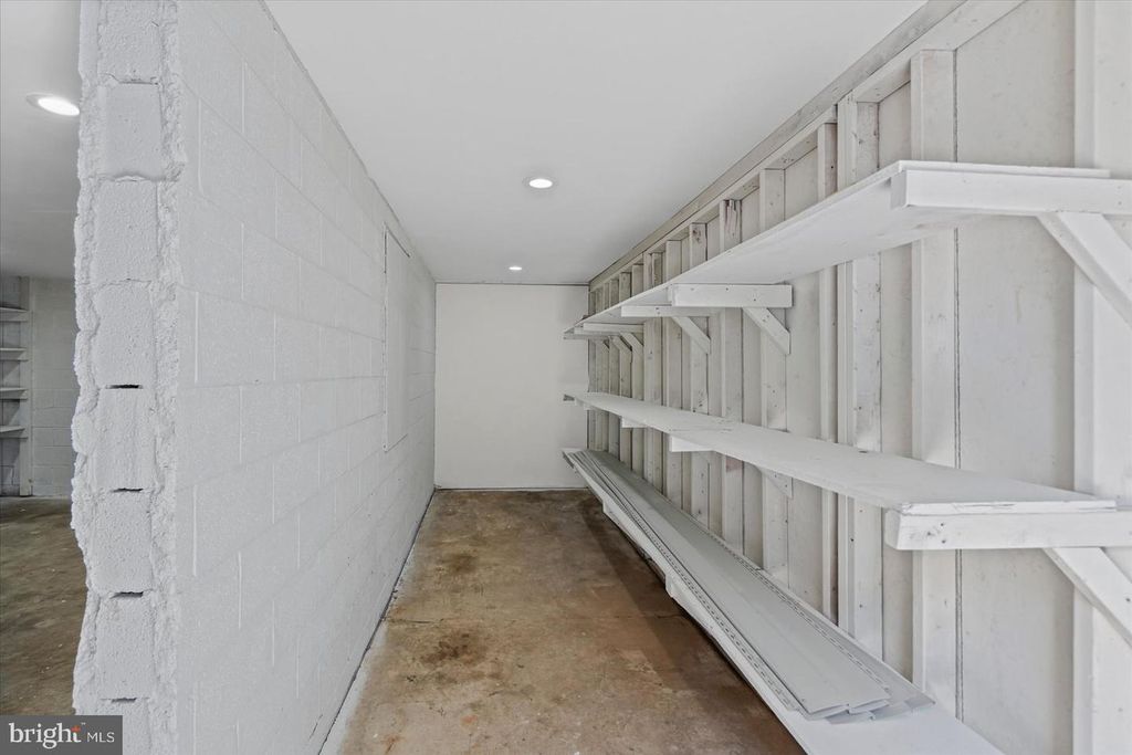 Image 33 of property listing at 1812 KITTYHAWK RD, Baltimore, MD 21221