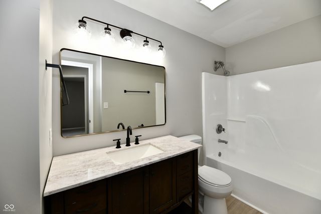 4117 Luxembourg Circle E, Indianapolis, IN 46228