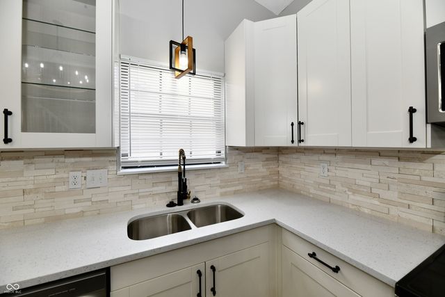 4117 Luxembourg Circle E, Indianapolis, IN 46228