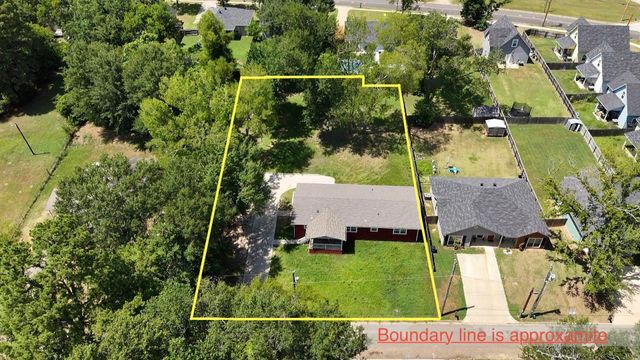 208 W Hull Ave., Gladewater, TX 75647