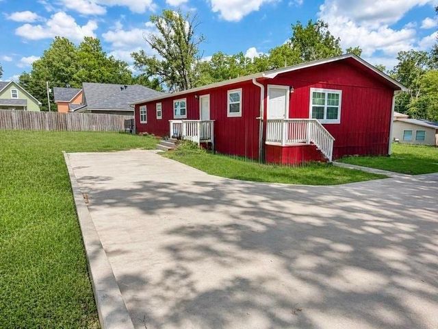 208 W Hull Ave., Gladewater, TX 75647
