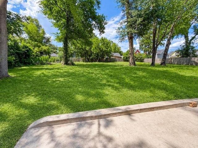 208 W Hull Ave., Gladewater, TX 75647