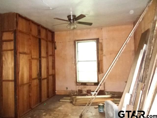 200 S Post Oak, Winnsboro, TX 75494