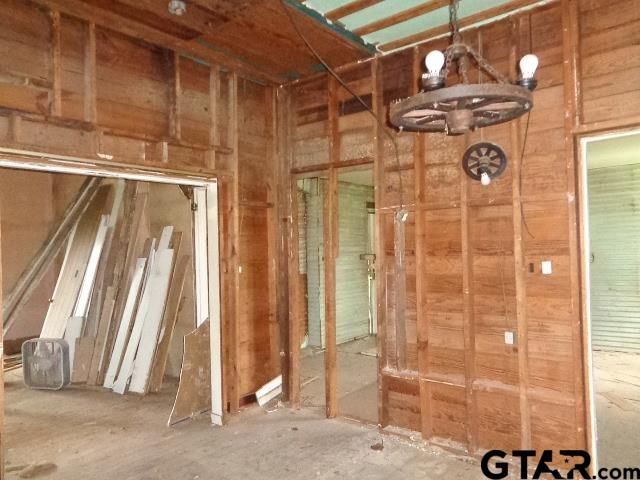 200 S Post Oak, Winnsboro, TX 75494