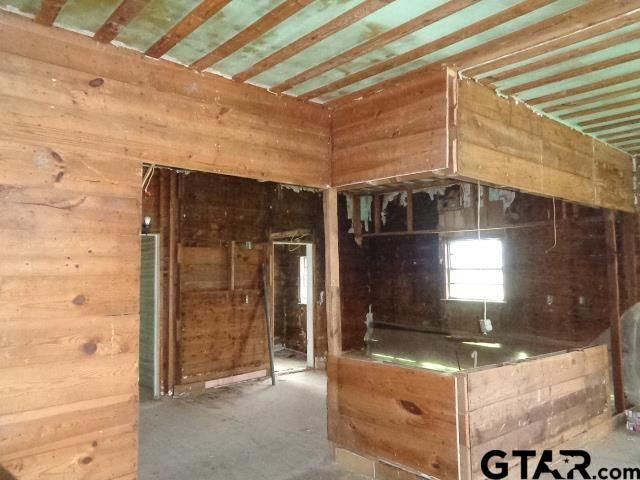 200 S Post Oak, Winnsboro, TX 75494