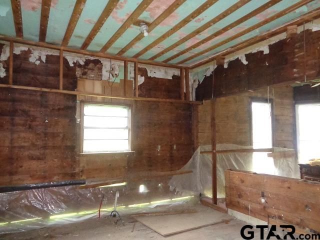 200 S Post Oak, Winnsboro, TX 75494