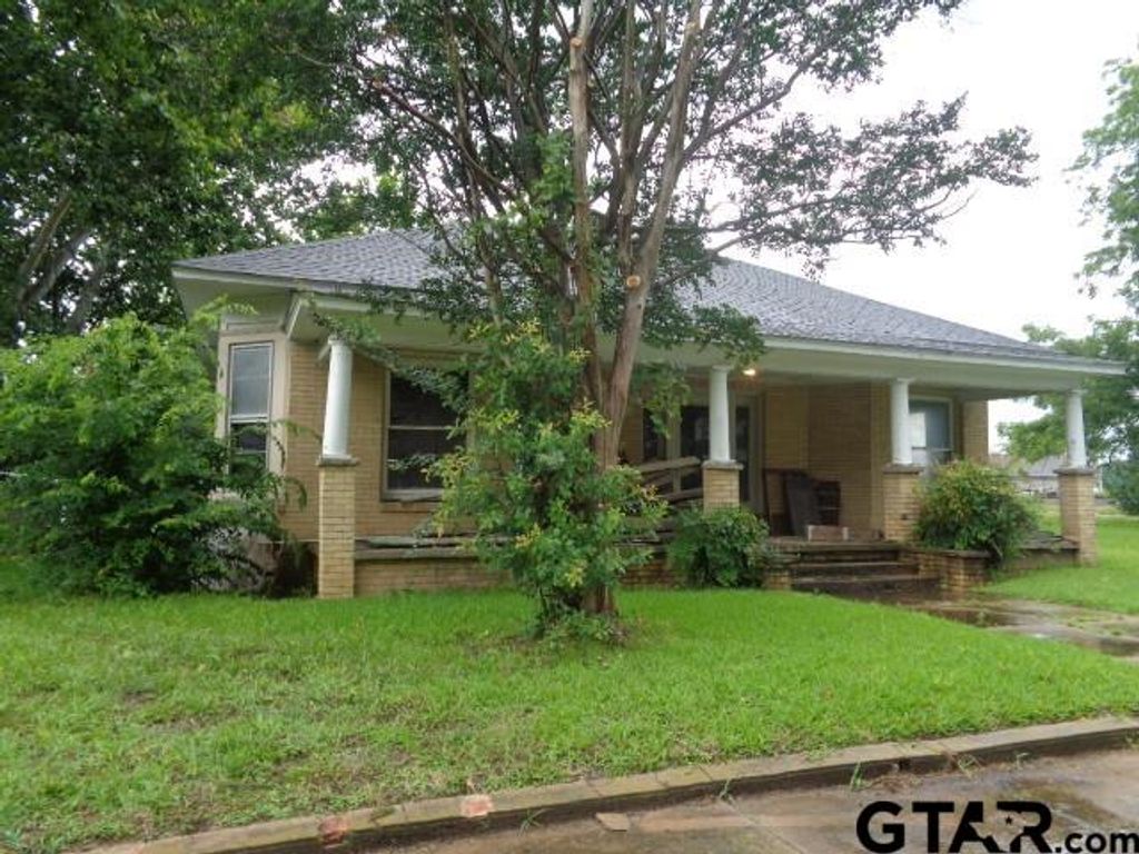 200 S Post Oak, Winnsboro, TX 75494