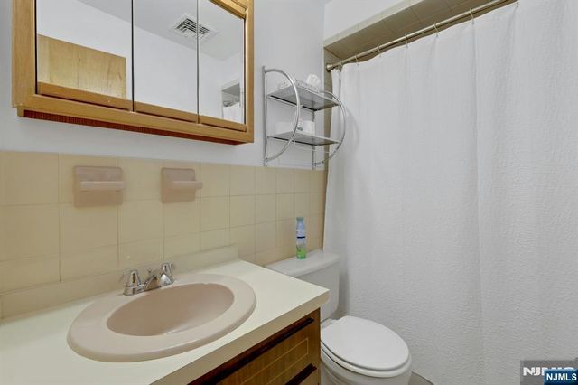 846 Riverside 202, Lyndhurst, NJ 07071