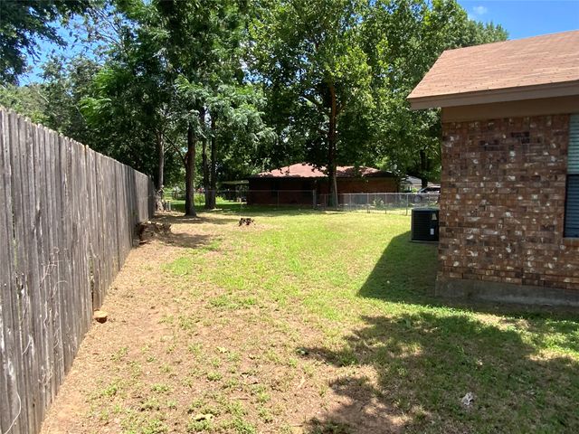 7512 Lisa Court, Fort Worth, TX 76112