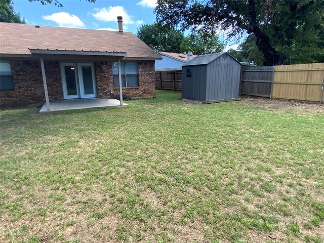 7512 Lisa Court, Fort Worth, TX 76112