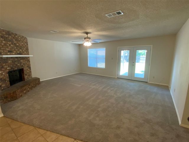 7512 Lisa Court, Fort Worth, TX 76112
