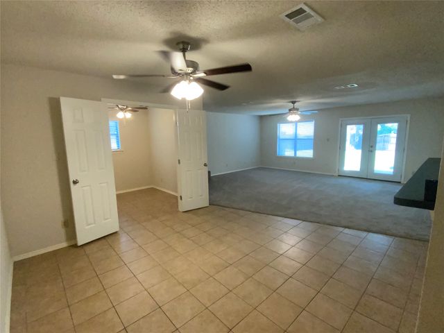 7512 Lisa Court, Fort Worth, TX 76112