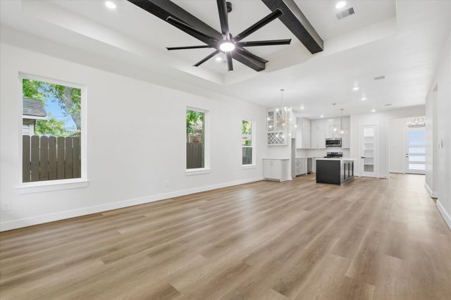 415 S 2nd Street, La Porte, TX 77571