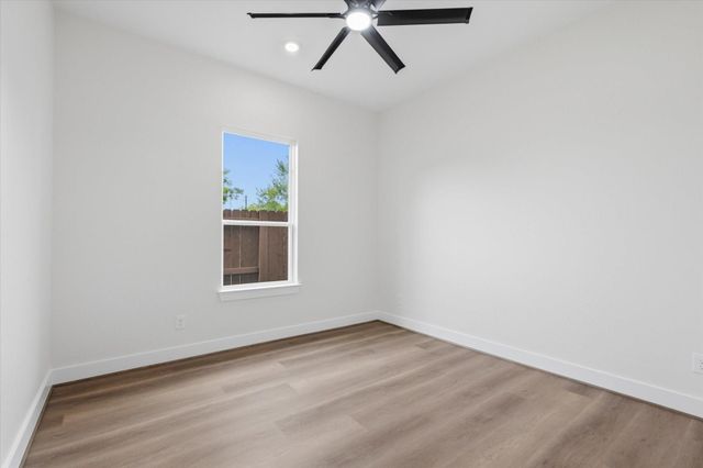 415 S 2nd Street, La Porte, TX 77571